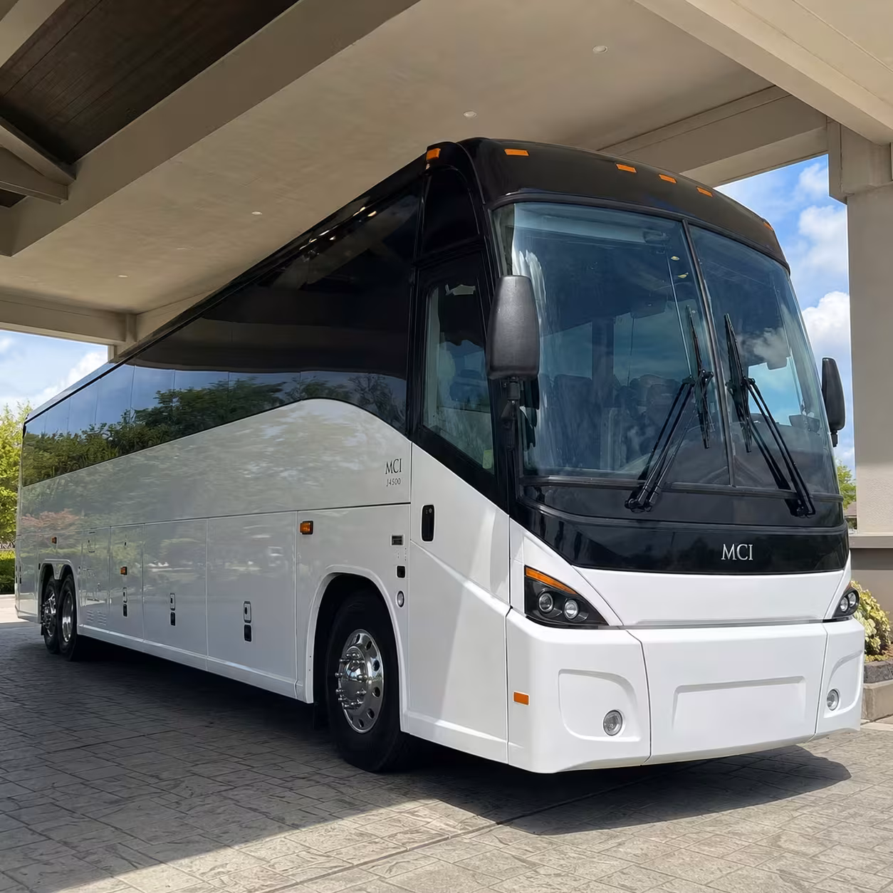 minibus and charter bus rentals for every plantation team size